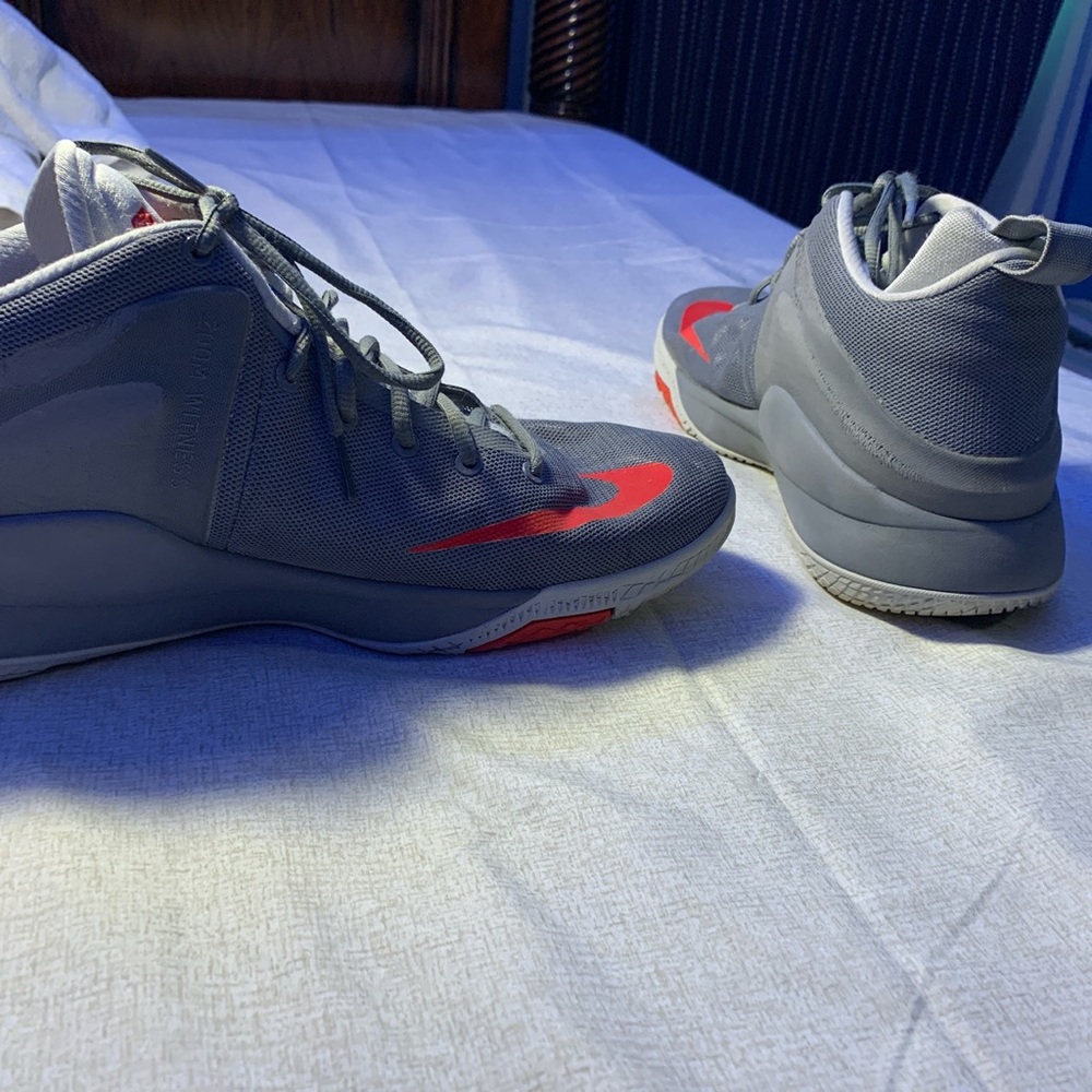 LeBron James - Nike basketball shoes - Picture 4 of 4